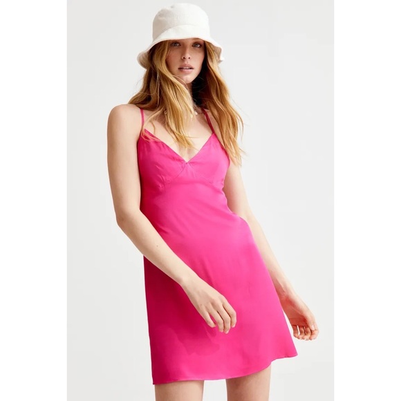 H&M Dresses & Skirts - NWT H&M Hot Pink Satin Dress Size Medium